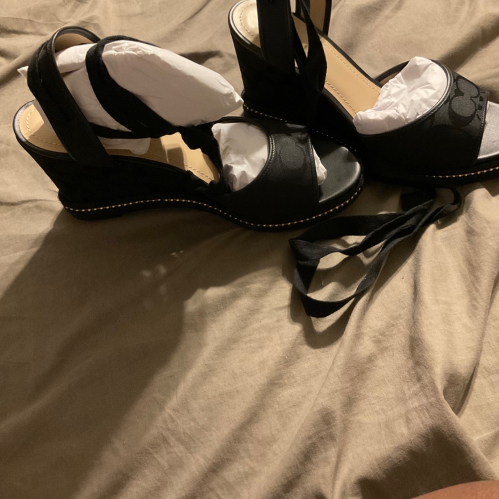 Black with gold accents wedges - Picture 2 of 9